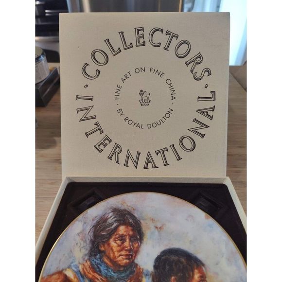 COLLECTOR PLATE BY LISETTE DE WINNE ROYAL DOULTON NOBLE HERITAGE #4934 - Picture 2 of 7